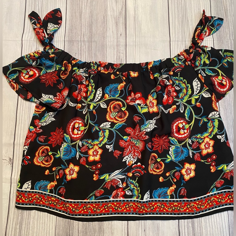 By & By Mexican Floral Print Crop Top. Size Small. Sleeves have ties at the top.